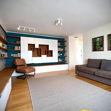 Bright And Modern Apartment *