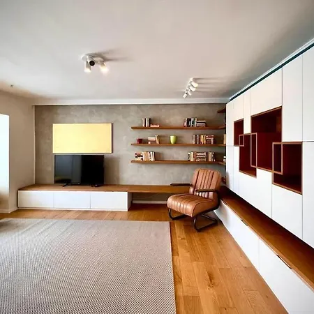 Apartment Bright And Modern